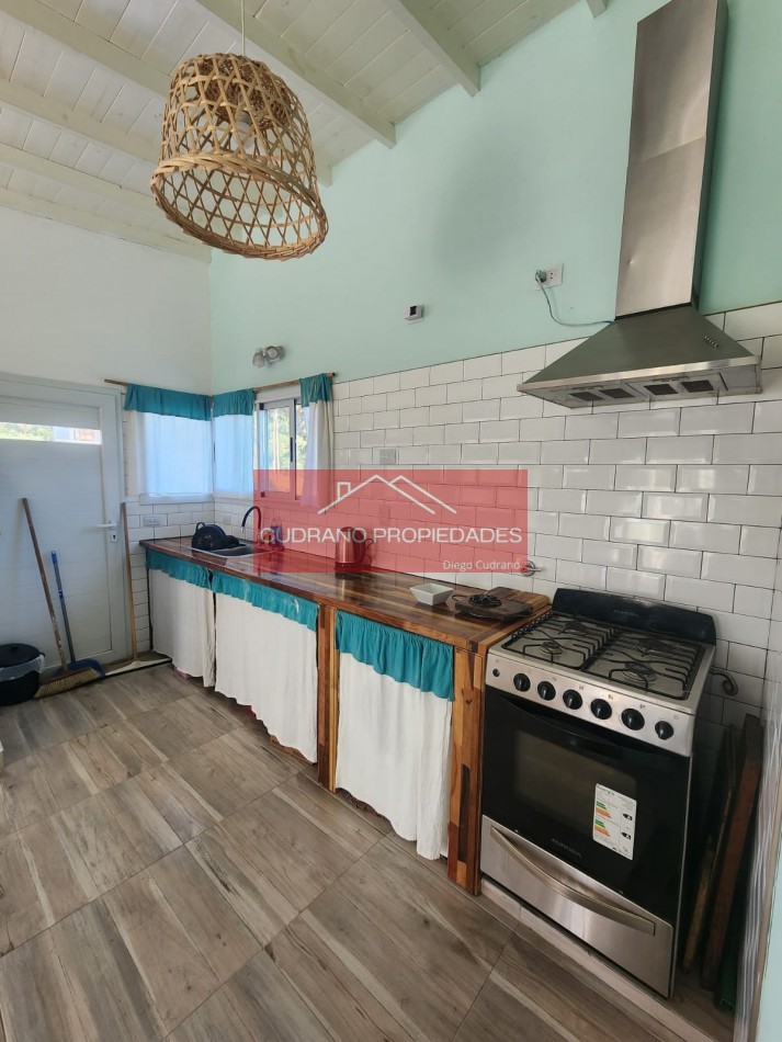 RETASADA! Tu Refugio Natural en Parque Bristol, Miramar: Casa con Amplio Parque y Precio de Ocasion.