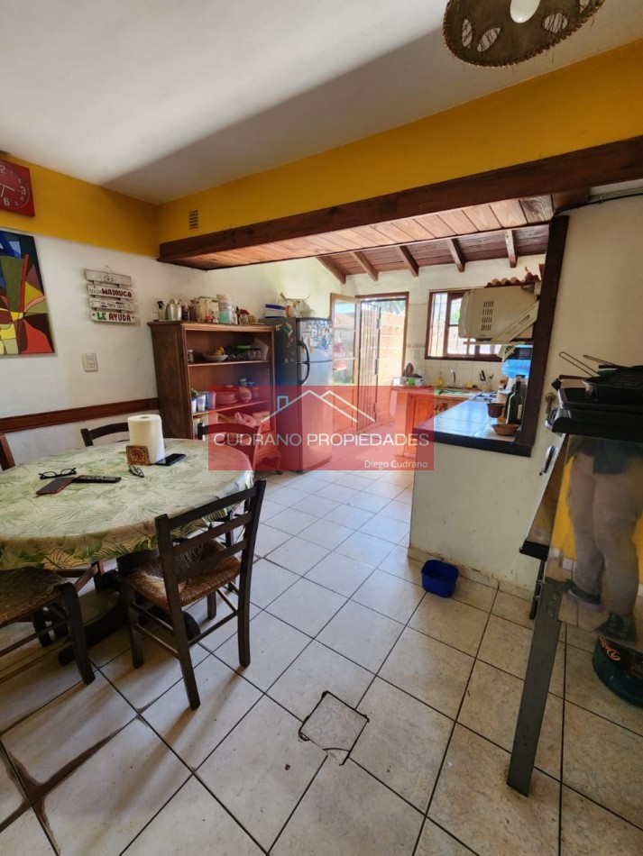Espacio Sin Limites: 5 Ambientes Solidos para Vivir Todo el Año en Miramar.