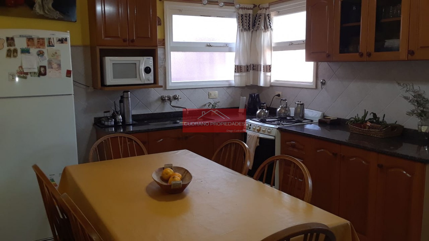 Calidad y Espacio en el Corazon Residencial de Miramar: Chalet Retasado.