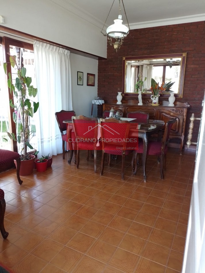 Calidad y Espacio en el Corazon Residencial de Miramar: Chalet Retasado.