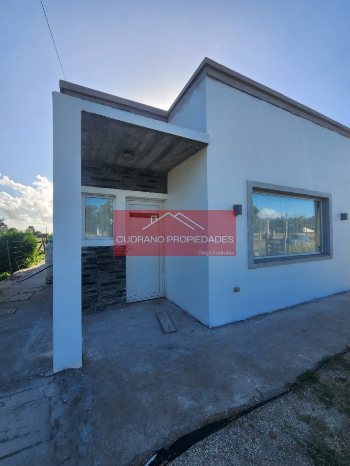 RETASADA! Tu Refugio Natural en Parque Bristol, Miramar: Casa con Amplio Parque y Precio de Ocasion.