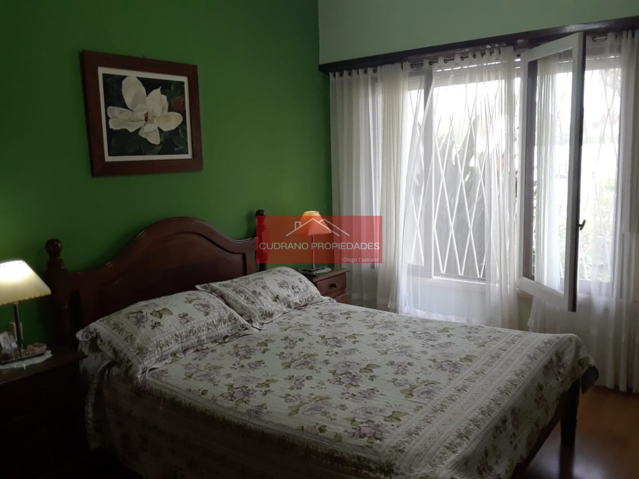 Calidad y Espacio en el Corazon Residencial de Miramar: Chalet Retasado.