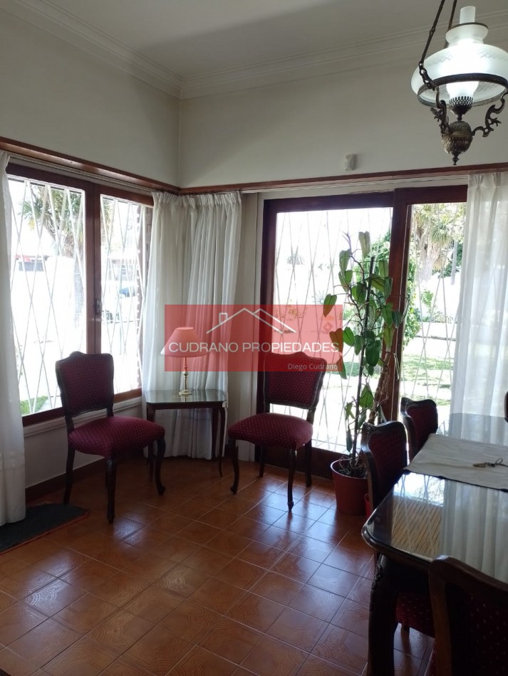 Calidad y Espacio en el Corazon Residencial de Miramar: Chalet Retasado.