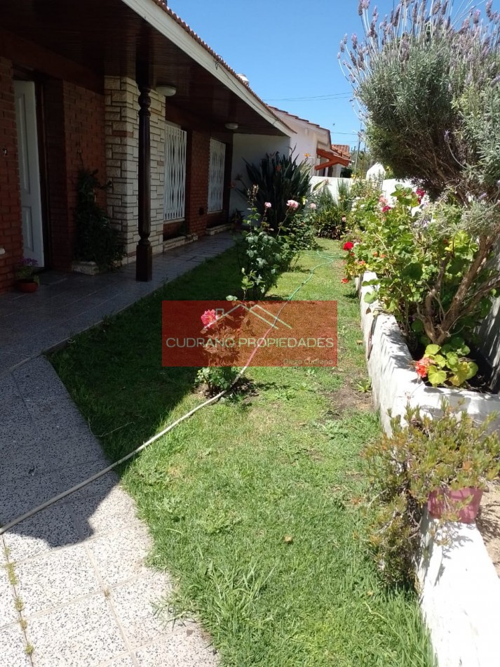 Calidad y Espacio en el Corazon Residencial de Miramar: Chalet Retasado.