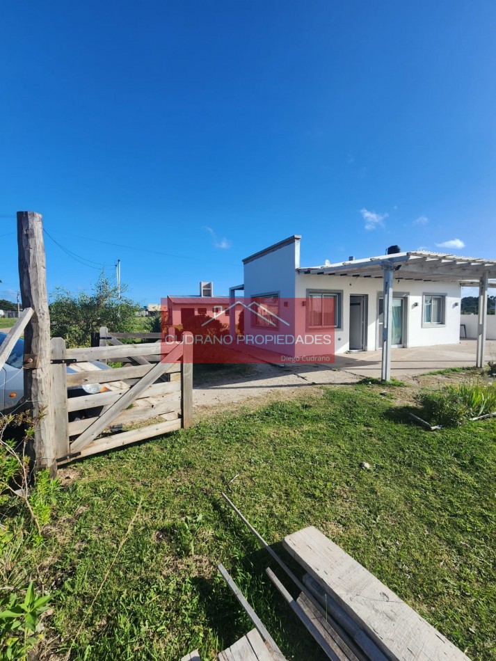 RETASADA! Tu Refugio Natural en Parque Bristol, Miramar: Casa con Amplio Parque y Precio de Ocasion.