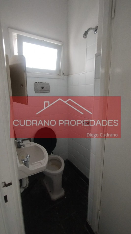 El espacio que necesitas: Casa de 3 ambientes con dependencia en una ubicacion estrategica de Zona V