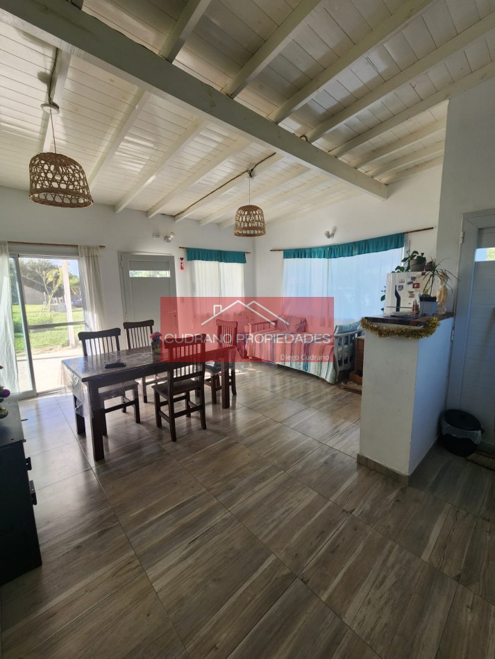 RETASADA! Tu Refugio Natural en Parque Bristol, Miramar: Casa con Amplio Parque y Precio de Ocasion.