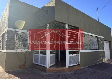  Solidez, Diseño y Rentabilidad: Joya en Esquina Reciclada de Zona III